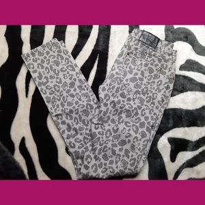Hello Kitty Print Skinny Jeans